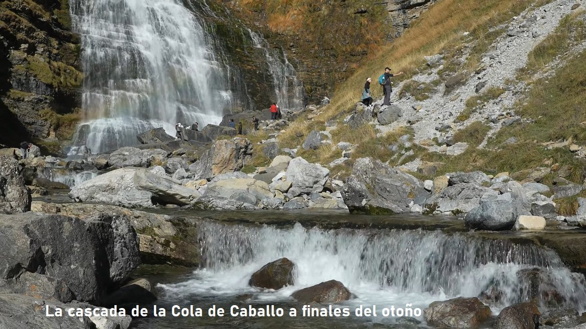 cascada de la cola de Caballo